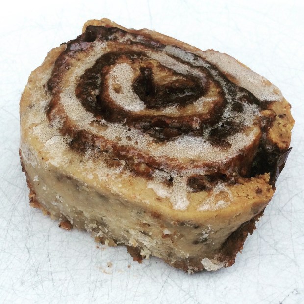 Brioches aux épices à citrouille sans gluten et végétaliennes 