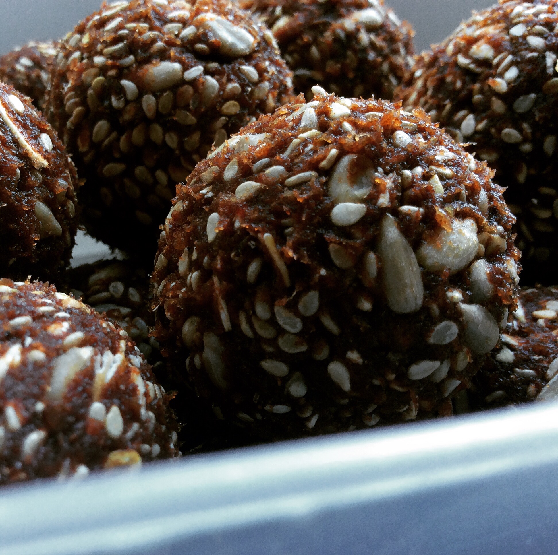 Sesame and Sunflower Seeds Bliss Balls aux graines de sésames et de tournesols 